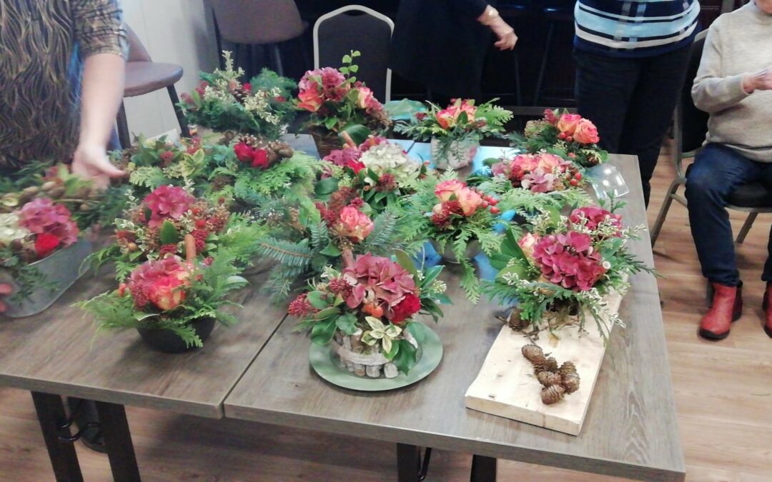 Bloemstukjes bij Inloop-koffieochtend Dorpshuis